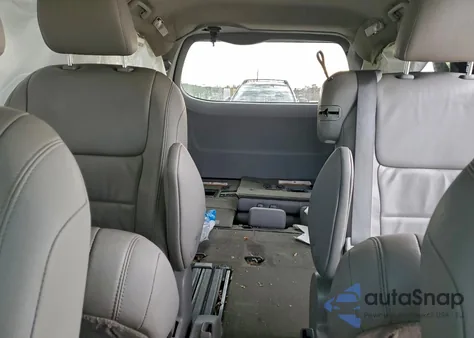 2015 Toyota Sienna Xle z USA, uszkodzony, nr VIN 5TDYK3DC1FS619683